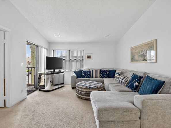 7657 Tahiti Lane 202, Lake Worth FL 33467