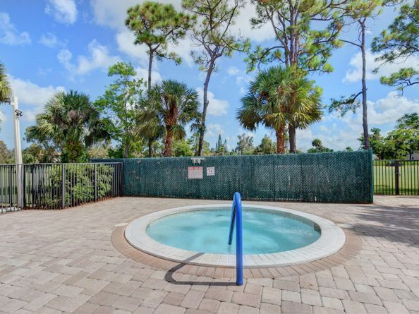 7657 Tahiti Lane 202, Lake Worth FL 33467