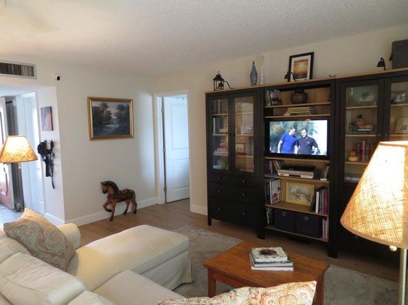 709 Lori Drive 211, Palm Springs FL 33461