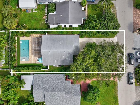 217 NE 10th Street, Delray Beach FL 33444