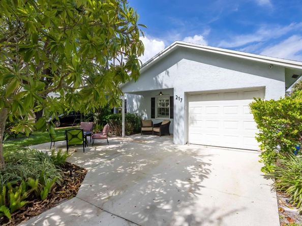 217 NE 10th Street, Delray Beach FL 33444