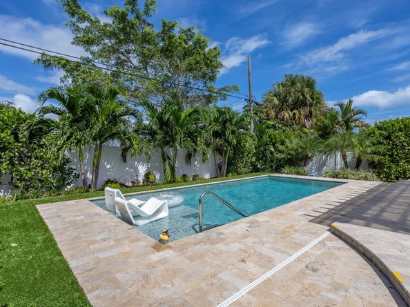 217 NE 10th Street, Delray Beach FL 33444