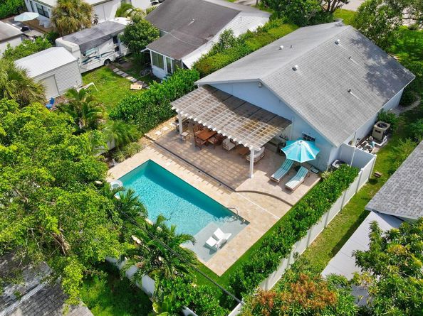 217 NE 10th Street, Delray Beach FL 33444