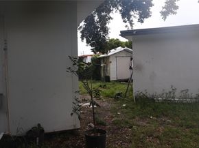 3075 NW 68th St, Miami FL 33147