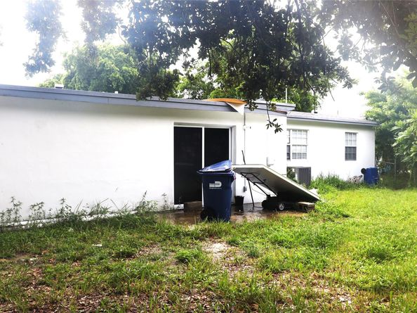 3075 NW 68th St, Miami FL 33147