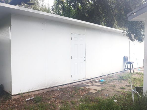 3075 NW 68th St, Miami FL 33147