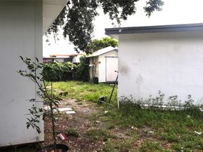 3075 NW 68th St, Miami FL 33147