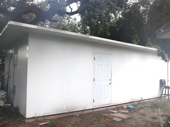 3075 NW 68th St, Miami FL 33147