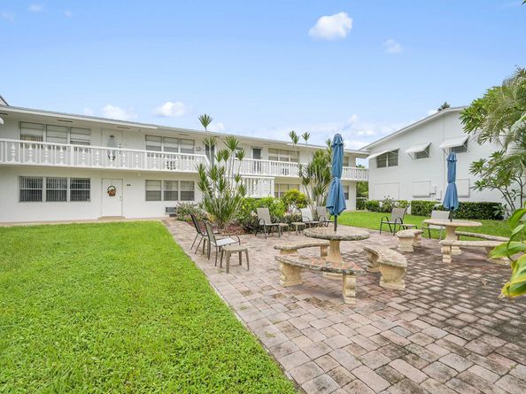 312 Sheffield M, West Palm Beach FL 33417