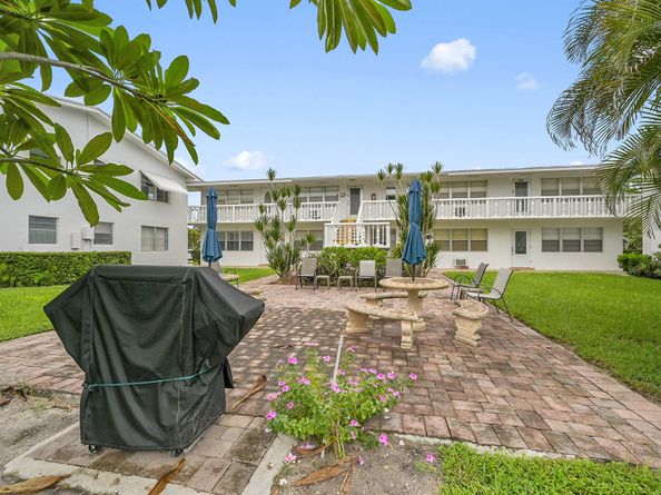 312 Sheffield M, West Palm Beach FL 33417
