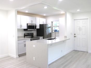 887 North Drive