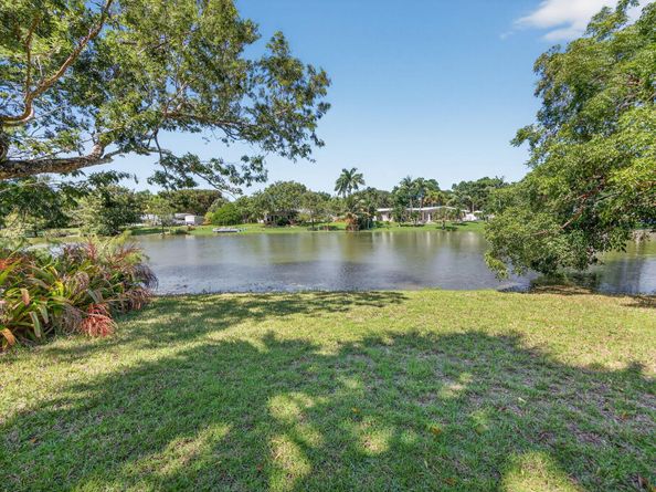 11620 SW 69th Court, Pinecrest FL 33156
