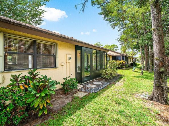33 Copper Pod Court 33, Royal Palm Beach FL 33411
