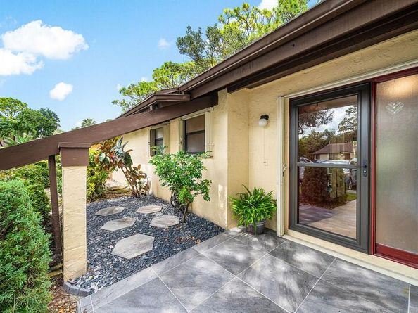 33 Copper Pod Court 33, Royal Palm Beach FL 33411