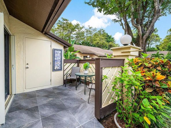 33 Copper Pod Court 33, Royal Palm Beach FL 33411