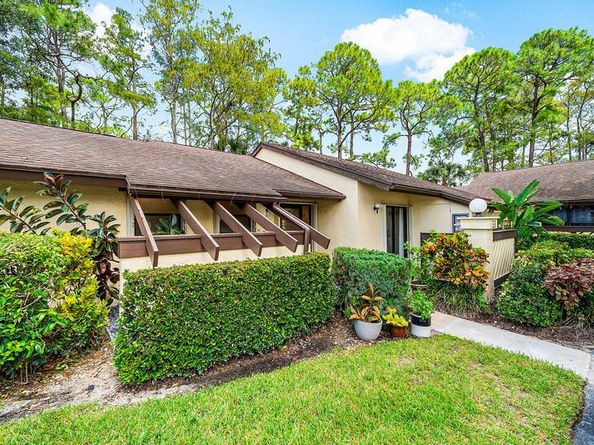 33 Copper Pod Court 33, Royal Palm Beach FL 33411