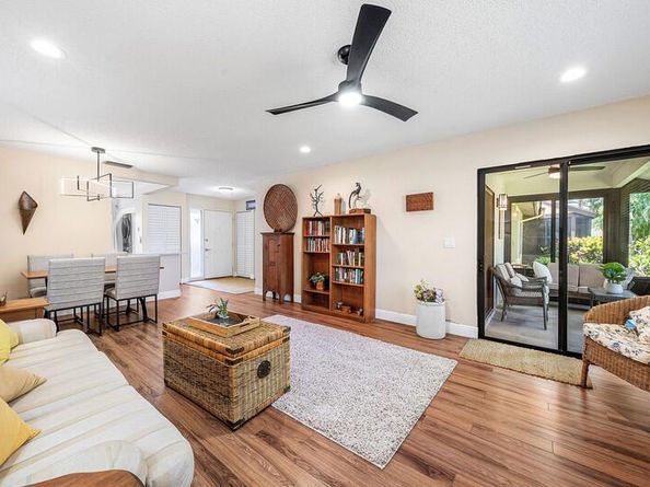33 Copper Pod Court 33, Royal Palm Beach FL 33411