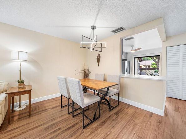 33 Copper Pod Court 33, Royal Palm Beach FL 33411