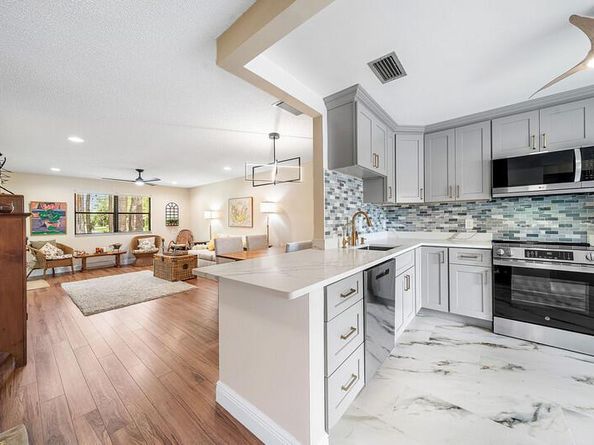33 Copper Pod Court 33, Royal Palm Beach FL 33411
