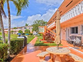 1000 SW 10th Ave P4, Hallandale Beach FL 33009