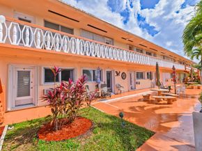 1000 SW 10th Ave P4, Hallandale Beach FL 33009
