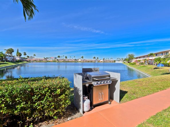 1000 SW 10th Ave P4, Hallandale Beach FL 33009