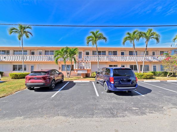 1000 SW 10th Ave P4, Hallandale Beach FL 33009