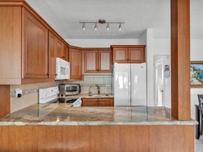 1000 SW 10th Ave P4, Hallandale Beach FL 33009
