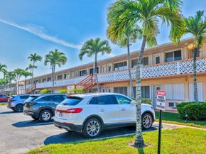 1000 SW 10th Ave P4, Hallandale Beach FL 33009