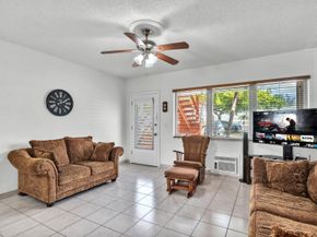 1000 SW 10th Ave P4, Hallandale Beach FL 33009