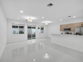 737 SE 1st Ct 737, Pompano Beach FL 33060