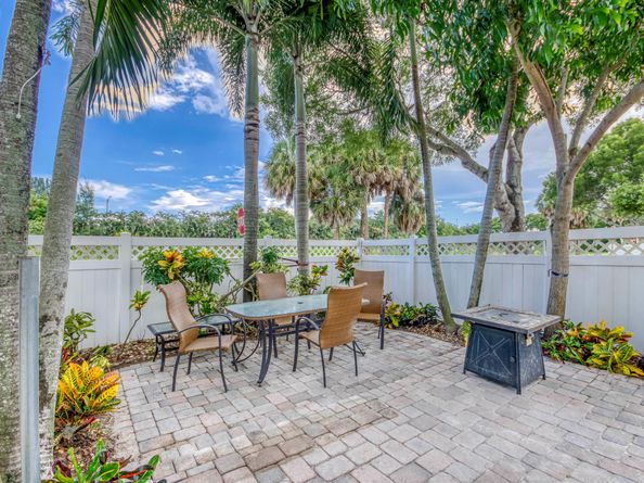 8042 Murano Circle, Palm Beach Gardens FL 33418