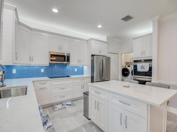 8042 Murano Circle, Palm Beach Gardens FL 33418