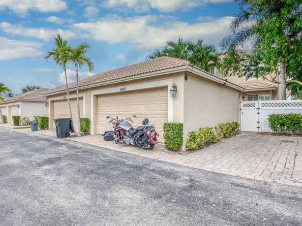 8042 Murano Circle, Palm Beach Gardens FL 33418