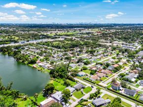 5811 SW 53rd Terrace, Davie FL 33314