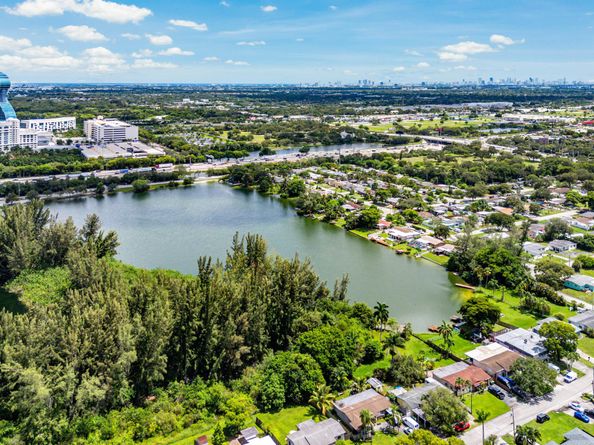 5811 SW 53rd Terrace, Davie FL 33314