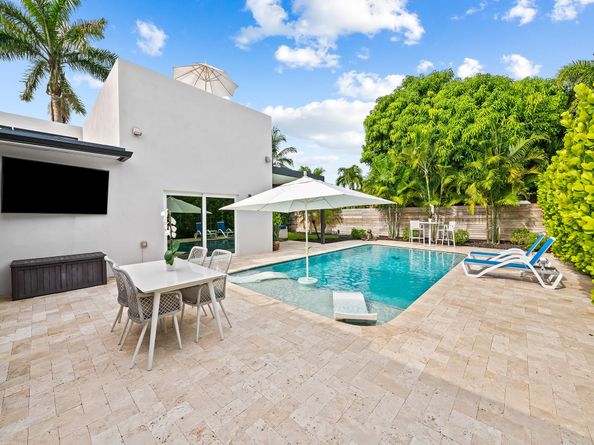 1711 Bayview Dr, Fort Lauderdale FL 33305