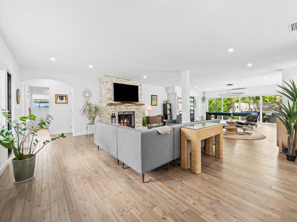 1711 Bayview Dr, Fort Lauderdale FL 33305