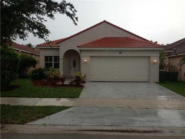 757 Tanglewood Cir, Weston FL 33327