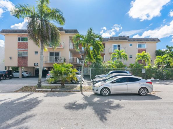 1840 Dewey St 101, Hollywood FL 33020