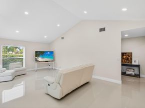 5735 Lakeview Mews Circle, Boynton Beach FL 33437