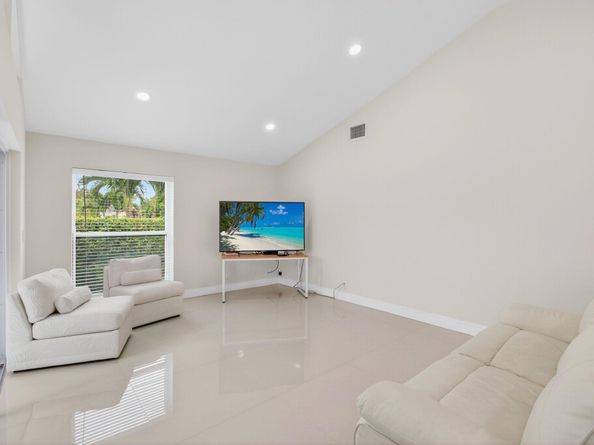 5735 Lakeview Mews Circle, Boynton Beach FL 33437
