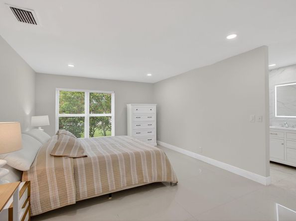 5735 Lakeview Mews Circle, Boynton Beach FL 33437