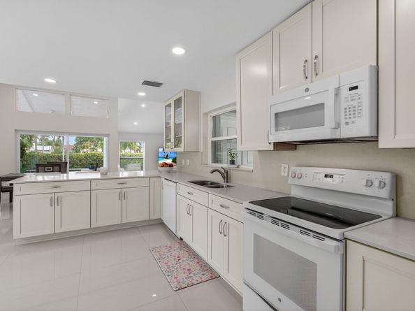 5735 Lakeview Mews Circle, Boynton Beach FL 33437