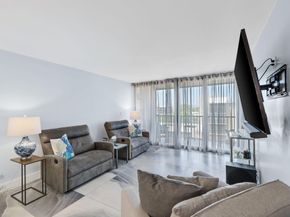 12 Royal Palm Way Unit 605, Boca Raton FL 33432