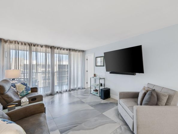 12 Royal Palm Way Unit 605, Boca Raton FL 33432
