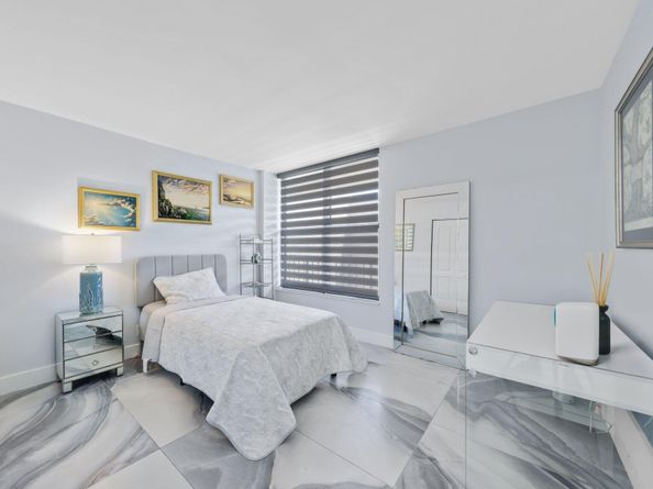 12 Royal Palm Way Unit 605, Boca Raton FL 33432