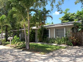 801 SW 10TH St