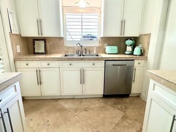 1136 Placetas Ave, Coral Gables FL 33146