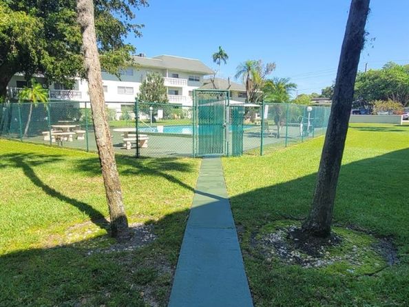 4200 NW 3rd Ct 331, Plantation FL 33317